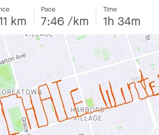 Chàng trai chạy 12km vẽ chữ “Tao ghét mùa đông” rồi bắt taxi về nhà