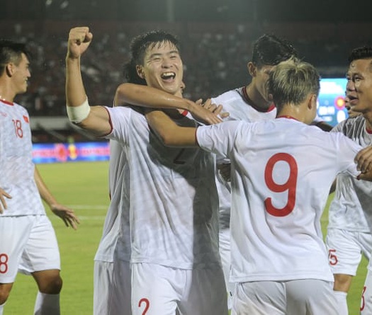 AFC: Tuyển UAE quyết thắng Malaysia, phả hơi nóng vào Việt Nam