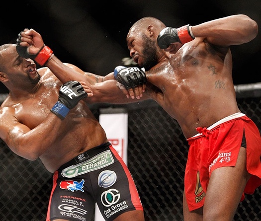 Kỉ niệm 6 năm chiến thắng, Jon Jones "đào mộ" mối thù với Daniel Cormier