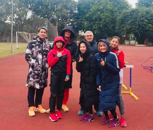 Tuyển thủ điền kinh chống chọi rét đậm miền Bắc, tập không nghỉ buổi nào