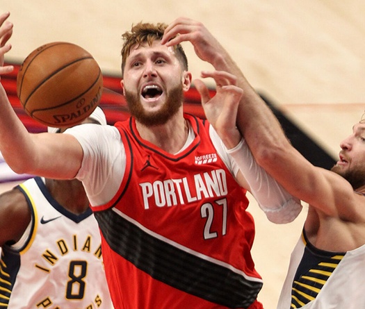 Trung phong đen đủi của Portland gãy xương cổ tay, Blazers gặp khó
