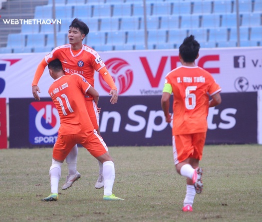 Hà Đức Chinh lập siêu phẩm, gieo sầu cho CLB của Lee Nguyễn