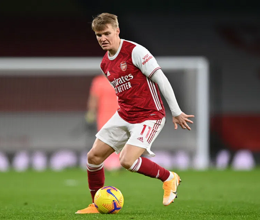 Tân binh Arsenal được bầu chọn hay nhất trận dù... chưa ra sân