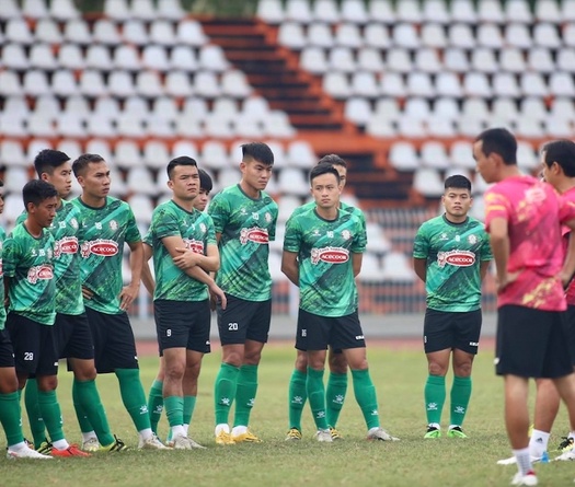 Cầu thủ V.League bị "răn đe" khi về quê ăn Tết