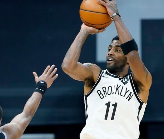 Kyrie Irving nói gì khi rủ James Harden dội cơn mưa 3 điểm vào rổ Sacramento Kings?