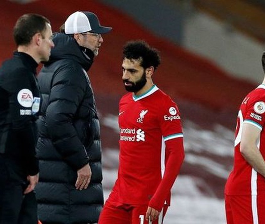 HLV Klopp giải thích quyết định thay Salah gây tranh cãi