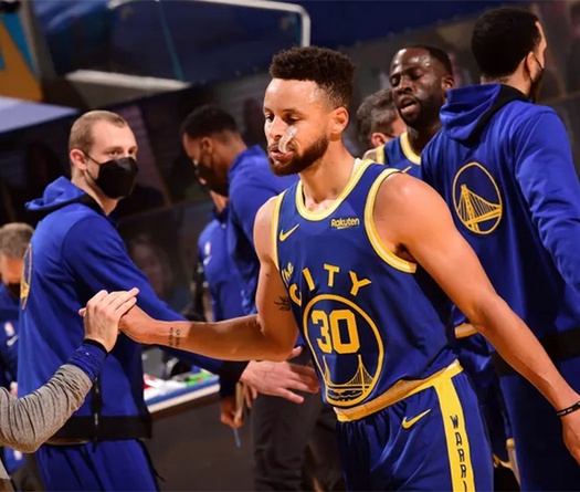 Kỷ lục mới nhất của Stephen Curry cho thấy anh còn hơn cả một tay ném 3 thượng hạng