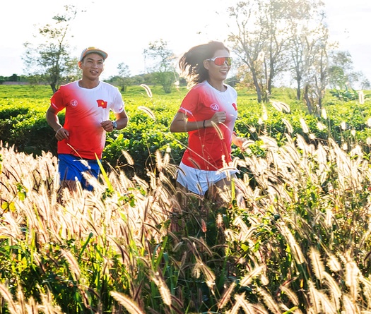 VĐV phong trào vô địch 42km Tiền Phong Marathon 2021 nhận thêm giải thưởng hấp dẫn