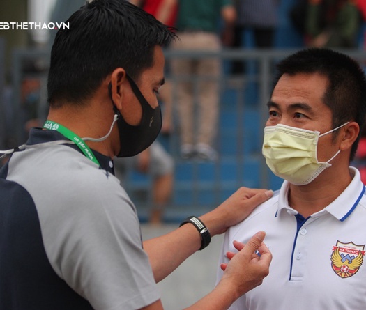 Có điểm số đầu tiên, HLV Phạm Minh Đức “điểm huyệt” Kiatisuk như thế nào?