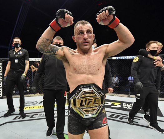 Alexander Volkanovski rút lui khỏi UFC 260 vì dương tính Covid-19