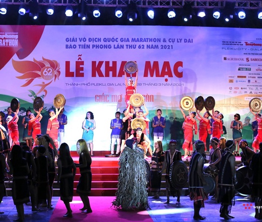 Lễ hội cồng chiêng Tây Nguyên khai màn Tiền Phong Marathon 2021 ở Gia Lai