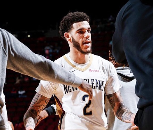 Lonzo Ball tái xuất cực mạnh sau chấn thương, ném 3 điểm "cháy rổ" Houston Rockets