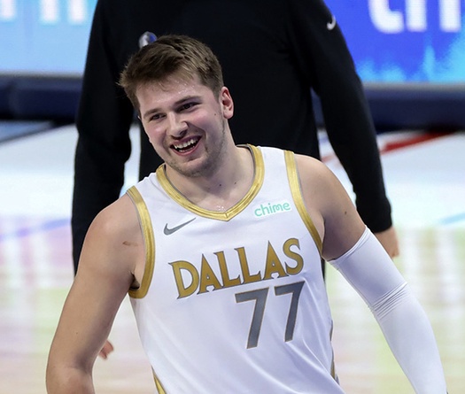 Vừa đoạt danh hiệu cầu thủ xuất sắc, Luka Doncic cùng đồng đội thắng sốc đội đầu bảng Utah Jazz