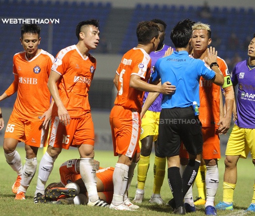 Vòng 8 V.League: Nhiều CLB mất trụ cột vì án treo giò