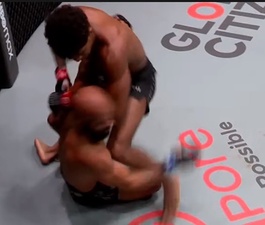 SỐC: Demetrious Johnson bị knockout lần đầu tiên trong sự nghiệp trước Adriano Moraes