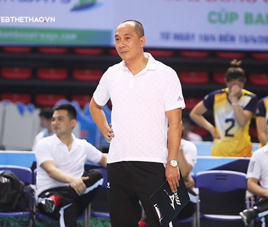 HLV Nguyễn Tuấn Kiệt hưởng trọn niềm vui ngày đối đầu Kim Huệ và các học trò cũ