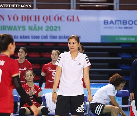 Những sắc thái của HLV Kim Huệ trong trận thắng đầu tay ở Giải VĐQG 