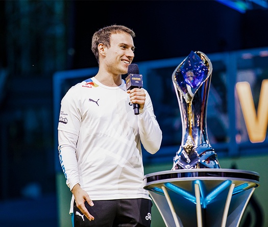 LMHT: Cloud9 vô địch LCS Mùa Xuân 2021, Perkz san bằng kỷ lục của Faker