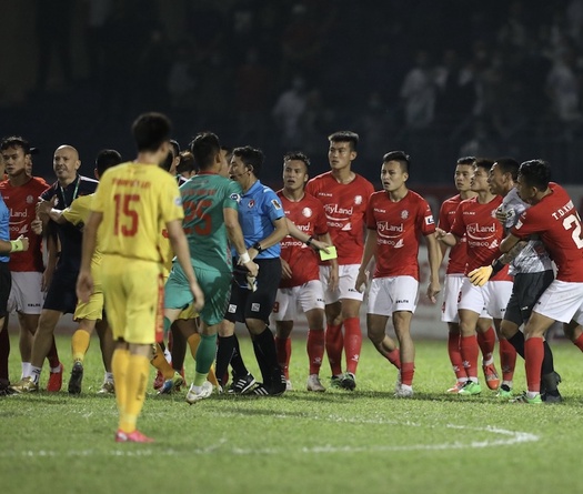 Ban kỷ luật VFF chưa nhận được hồ sơ vụ thủ môn TP.HCM đánh “gãy răng” trọng tài