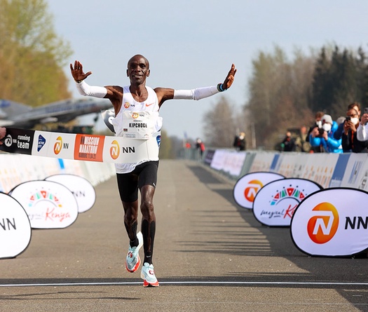 Eliud Kipchoge vô địch Mission Marathon, danh hiệu đầu tiên sau nửa năm thua đau ở London