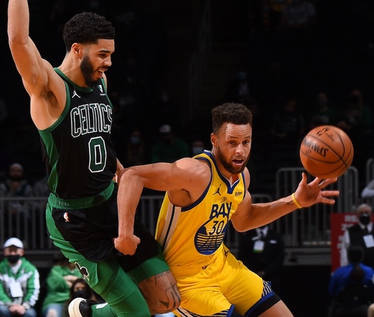 Jayson Tatum so tài đỉnh cao với Stephen Curry, Celtics cùng GSW rượt đuổi nghẹt thở