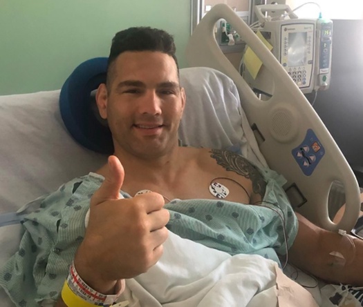 Chris Weidman cập nhật tình hình sau chấn thương: Có thể đi lại sau 8 tuần
