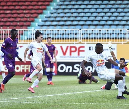 Hòa trên thế thắng, HLV Kiatisuk thừa nhận HAGL may mắn 