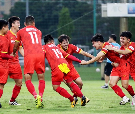 ĐT Việt Nam chơi trò "mèo vờn chuột", thầy Park "hạ gục" học trò