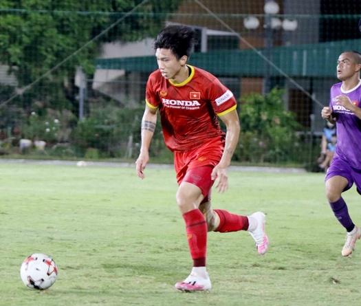 PVF khuyến cáo nghỉ 4 tuần, ông Park có “dám” đưa Văn Hậu sang UAE?