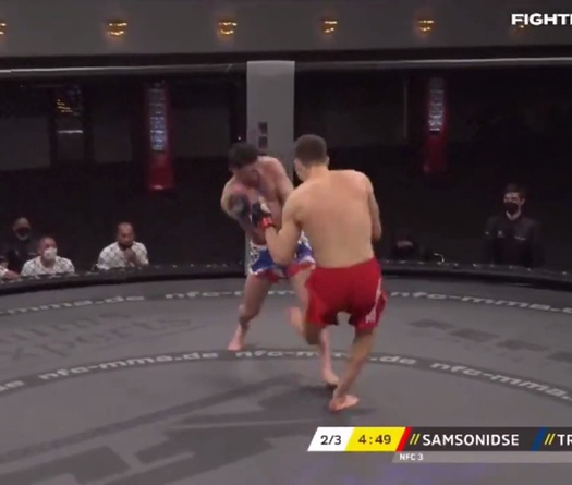 Võ sĩ gãy ống đồng sau cú phá trụ đối thủ tại giải MMA Quốc gia Đức