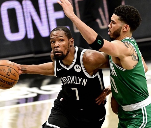 Tatum rời sân vì Durant, Celtics thảm bại sau cơn mưa 3 điểm của Brooklyn Nets