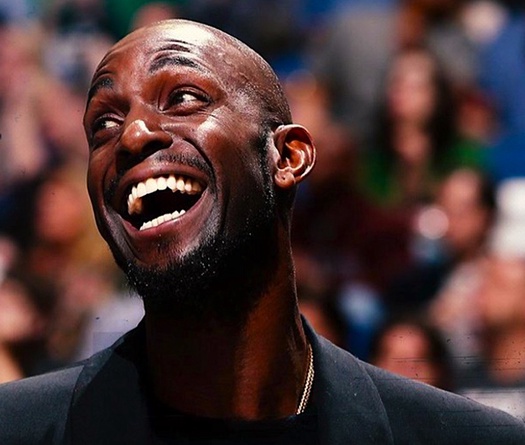 Kevin Garnett kể chuyện bà ngoại cầm súng ngăn cháu vào Đại học