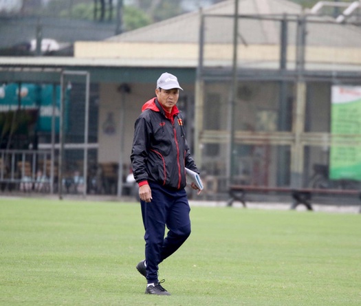 HLV Mai Đức Chung bất ngờ xuất hiện ở chuyến tập huấn của CLB Hải Phòng