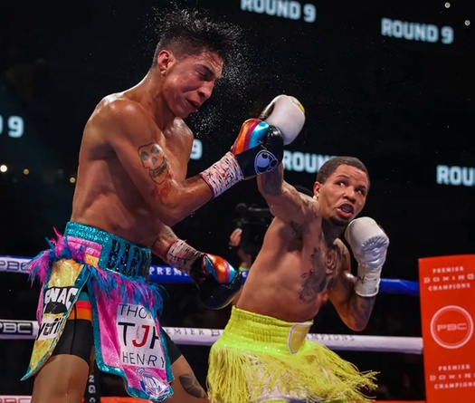 Gervonta Davis hạ knockout Mario Barrios, xuất sắc giành đai WBA Super Lightweight