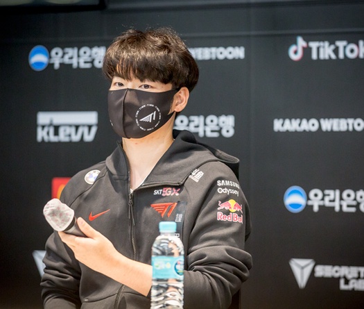 LMHT: T1 loại Ellim, đưa Hoit lên đội hình chính