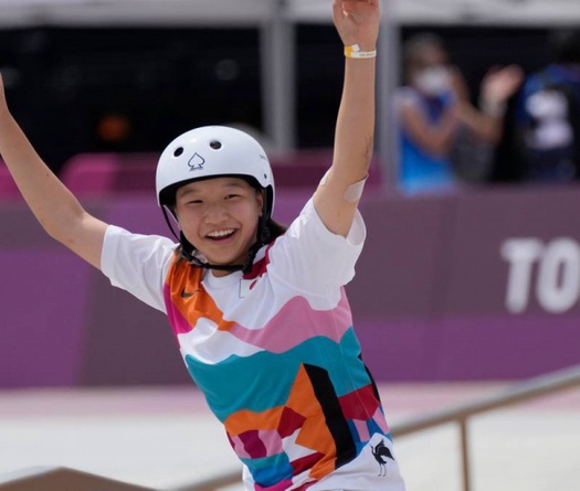 Ở tuổi 13, Momiji Nishiya trở thành VĐV đầu tiên vô địch trượt ván nữ tại Olympic