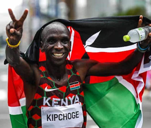 Một cuộc đua Marathon của Eliud Kipchoge nhanh như thế nào?
