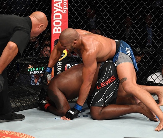 Kết quả UFC 265: Ciryl Gane knockout Derrick Lewis hoàn hảo