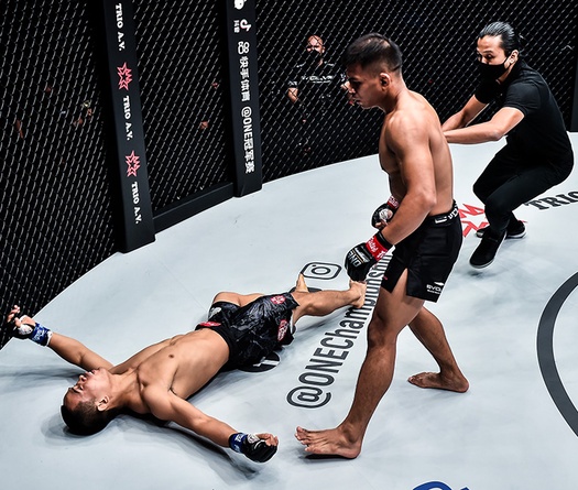 Võ sĩ Indonesia tung cú knockout nhanh nhất lịch sử hạng ruồi ONE Championship