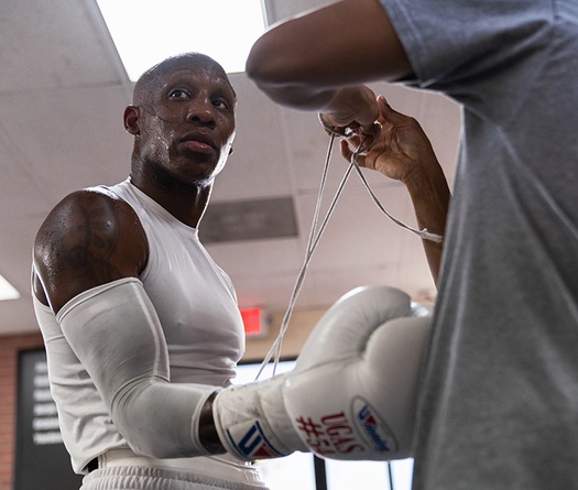 Yordenis Ugas: Kẻ đào tẩu tới người đối đầu huyền thoại Manny Pacquiao