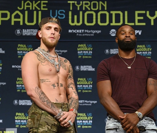 Tyron Woodley va chạm với team Jake Paul trong buổi họp báo khi mẹ mình bị nhắc tên 