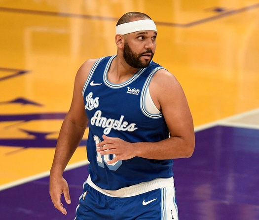 LeBron, Davis xung đột với LA trong việc giữ chân Jared Dudley