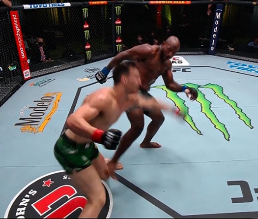 Khalil Rountree Jr phá gối đối thủ bằng đòn đá triệt hạ nguy hiểm "oblique kick" 