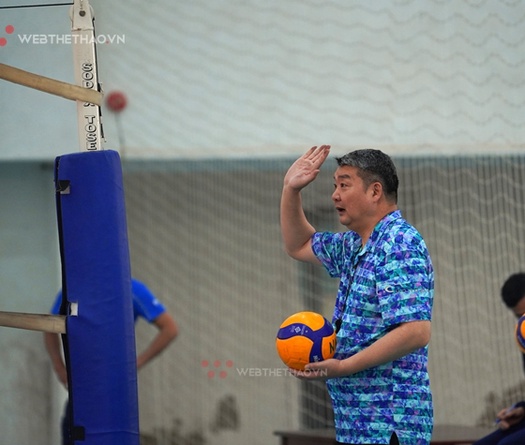 Thấy gì từ việc Liên đoàn bóng chuyền “ưu ái” đội tuyển nam quốc gia hơn đội nữ