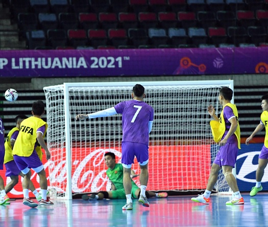 Một ngày trước giờ G, trận futsal Việt Nam vs Brazil lại đổi lịch thi đấu