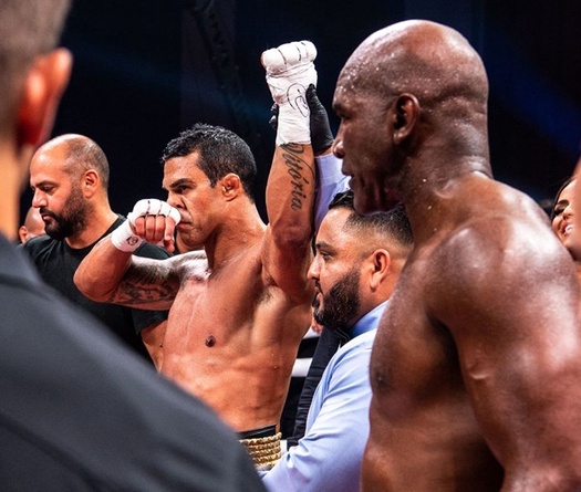 Boxing thế giới vừa chứng kiến một tuần "điên rồ, đáng quên và xấu hổ"