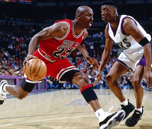 Bản hợp đồng kỷ lục 25 triệu đô la dài 8 năm của Michael Jordan