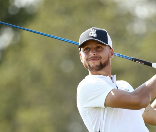 Steph Curry làm BLV ở giải golf đồng đội lớn nhất thế giới