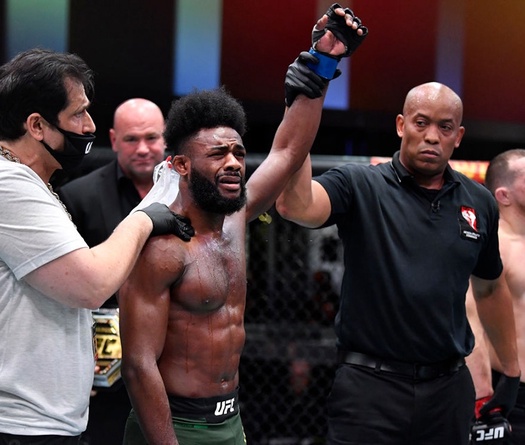 Aljamain Sterling rút lui khỏi trận tái đấu với Petr Yan tại UFC 267