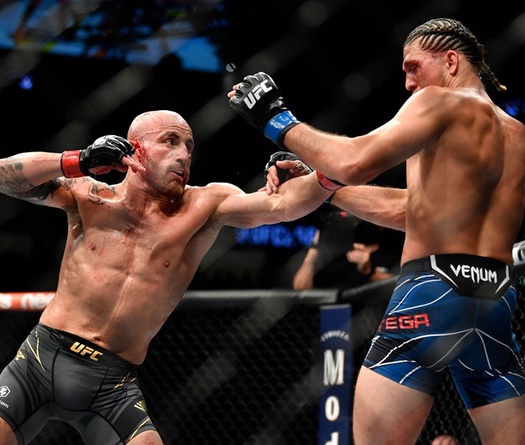 UFC 266: Alexander Volkanovski hủy diệt Brian Ortega, bảo vệ đai featherweight